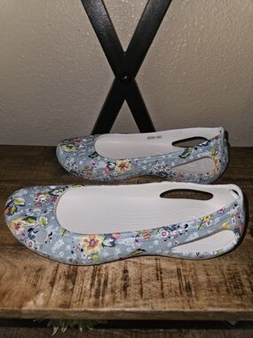 CROCS x Vera Bradley KADEE Limited Edition FLORAL/WHITE Flats WOMEN’S Size 8 US